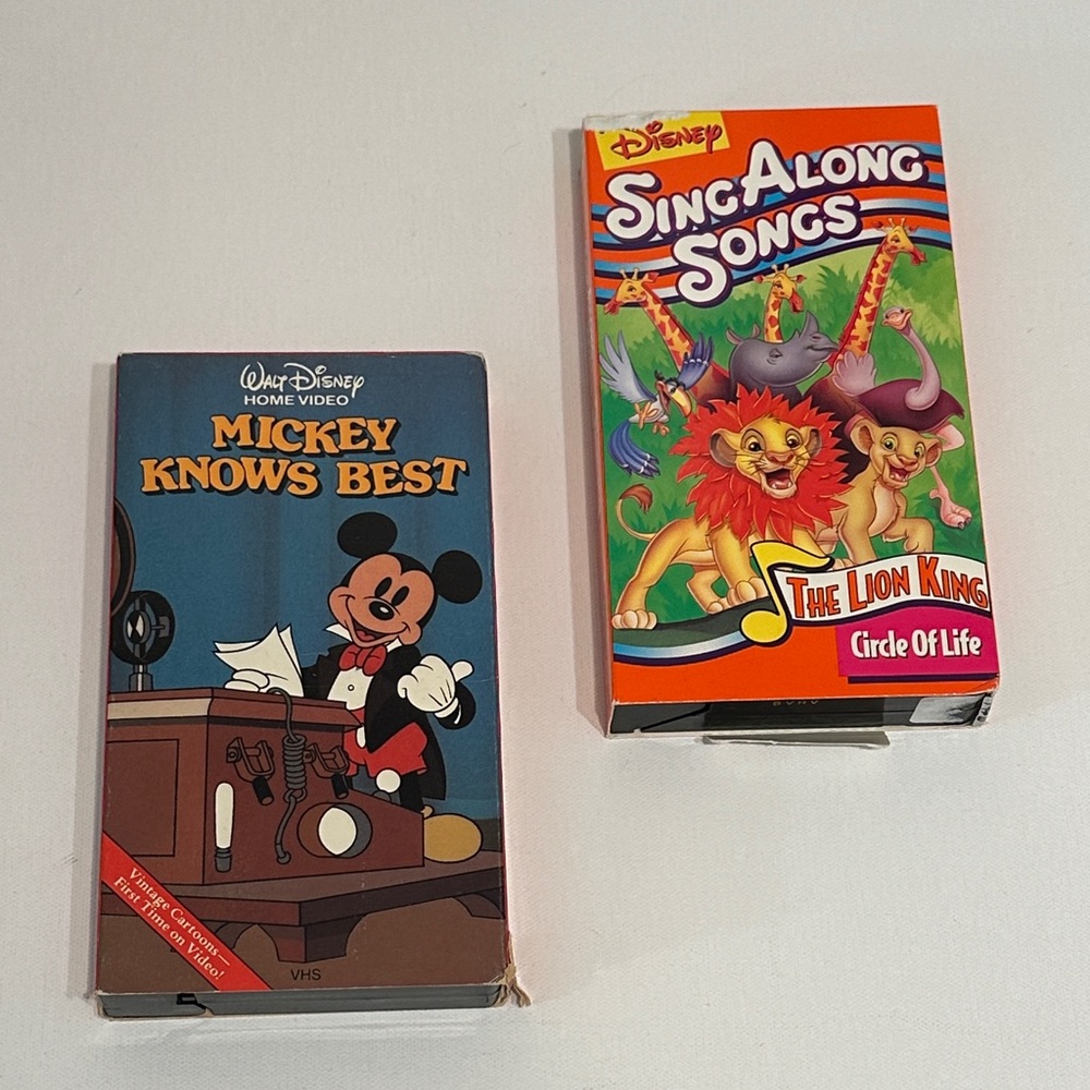 2 RETRO VINTAGE DISNEY VHS